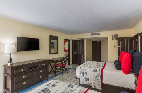 Centro Hotel | Lively waterfront 1-bedroom hotel with WiFi, fitness room and in Cabo San Lucas