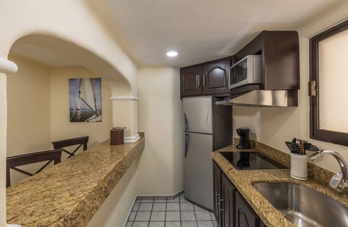 Centro Hotel | Lively waterfront 1-bedroom hotel with WiFi, fitness room and in Cabo San Lucas