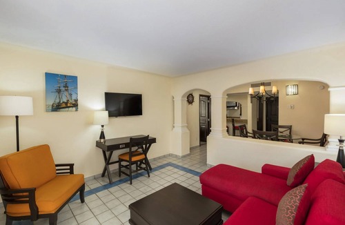 Centro Hotel | Lively waterfront 1-bedroom hotel with WiFi, fitness room and in Cabo San Lucas