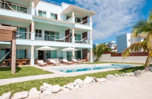 Centro Resort | Located next to beaches, restaurants, and other amusement parks.