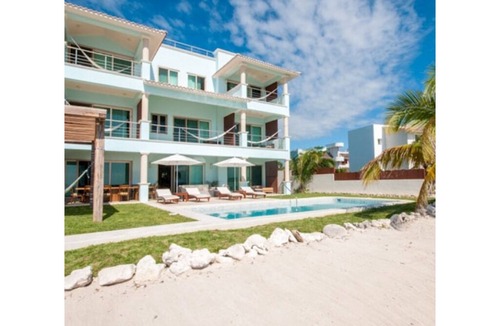 Centro Resort | Located next to beaches, restaurants, and other amusement parks.