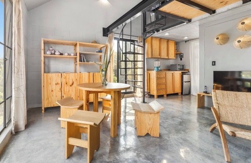 Amatlan Ski Chalet | Loft Casa ODA, beautiful mountainfront retreat, quiet luxury