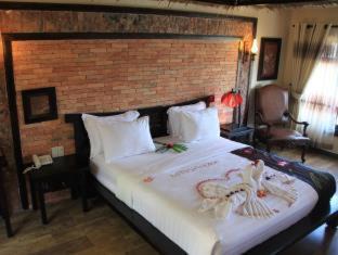 East Ham Tien Beach Resort | Lotus Village Resort