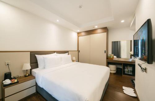 Nhat Tan Hotel | Love St - Hanoi Hotel