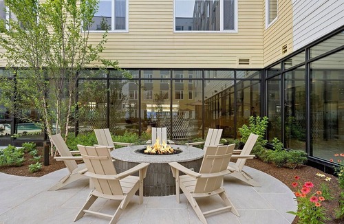 Everett Apartment | Luxe Everett 2BR–2BA w/Pool, Gym & Parking