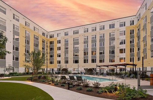 Everett Apartment | Luxe Everett 2BR–2BA w/Pool, Gym & Parking