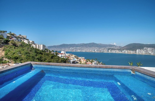 Playa Guitarron House | LUXO Villa Acapulco Zona Brisas Guitarrón