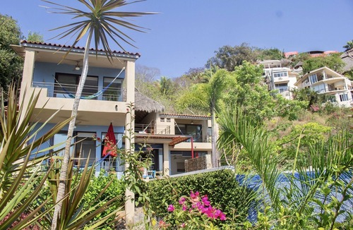 North End Villa | LUXURIOUS ARCHITECTURAL DREAM HOME WITH PANORAMIC VIEWS