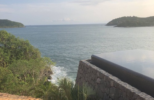 Playa la Madera Condo | Luxurious Condo with Stunning Bay Views in Zihuatanejo