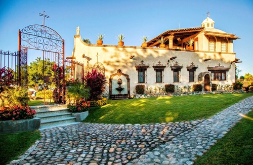 Ursulo Galvan Villa | LUXURIOUS "HACIENDA ANTIGUA" - FEATURED ON TRAVEL SHOW, 'A SENSE OF PLACE'