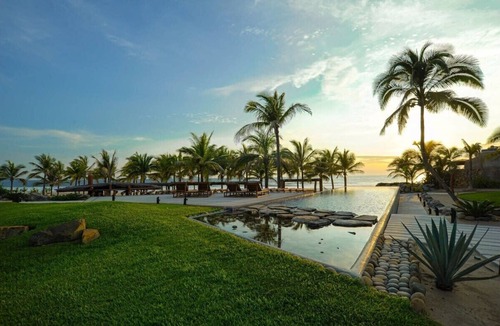 Zihuatanejo Villa | Luxurious Oceanview Penthouse in Playa Blanca