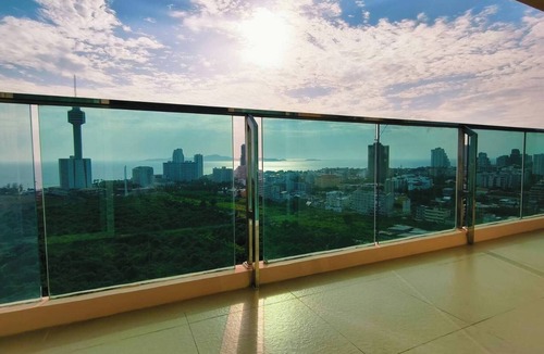 Jomtien Apartment | Luxury 2-bedroom Sea View Escape