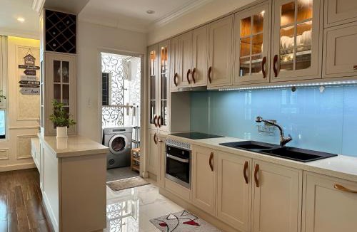 Phuong 6 Apartment | Luxury 2-bedroom apartment with Gym, Pool, Park
