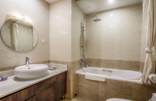 Ba Dinh Apartment | Luxury 2BR Apartment/Amenities/City View Cau - Giay District