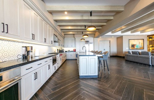 Sunset Beach House | Luxury 5 Bed Home Private Pool - Quivira Golf Club
