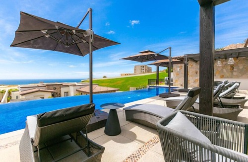 Sunset Beach House | Luxury 5 Bed Home Private Pool - Quivira Golf Club