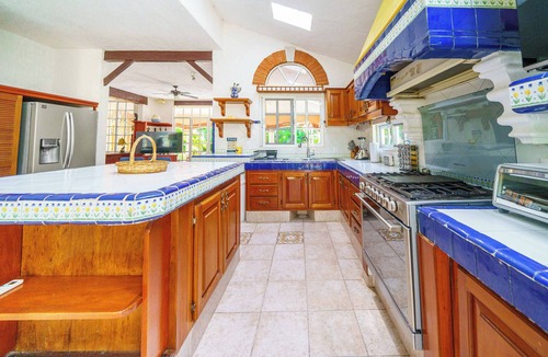 Alfredo V. Bonfil Villa | Luxury 5-bedroom Villa with Pool, 24/7 Security and AC