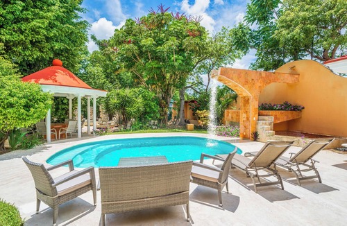 Alfredo V. Bonfil Villa | Luxury 5-bedroom Villa with Pool, 24/7 Security and AC