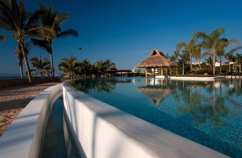 Emiliano Zapata Condo | Luxury Beachfront Condo! 3BD Condo for rent in Los Muertos Beach, Puerto vallart