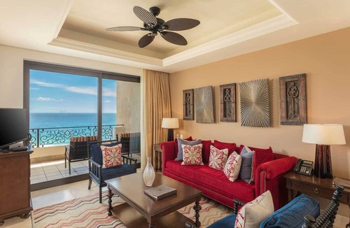 Marina Resort | Luxury Christmas Week in Cabo - Beachfront Grand Solmar Land’s End - 1 BR Suite