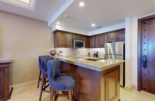 Marina Resort | Luxury Christmas Week in Cabo - Beachfront Grand Solmar Land’s End - 1 BR Suite