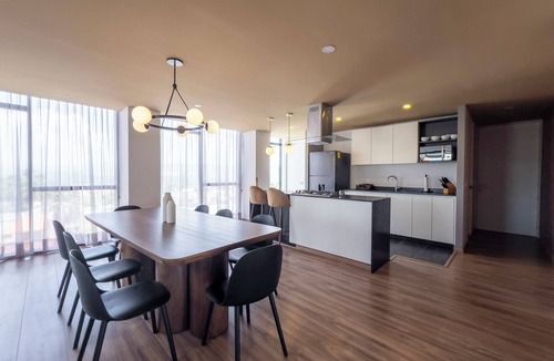 Leon Apartment | Luxury Condo Views of Festival del Globo