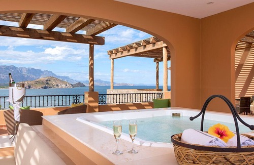 Loreto Villa | Luxury Escape with Ocean Views in Loreto