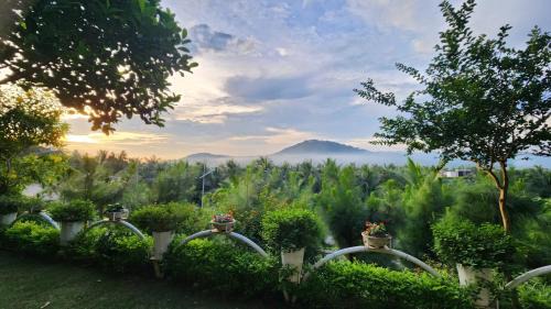 Phuc Yen Villa | Luxury Mountain View 3BR Villa Pool 10ppl