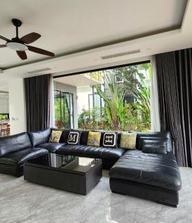 Phuc Yen Villa | Luxury Mountain View 3BR Villa Pool 10ppl