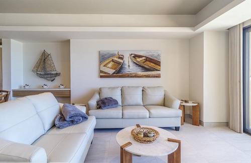Bella Vista House | Luxury Oceanfront Condo with Stunning Views