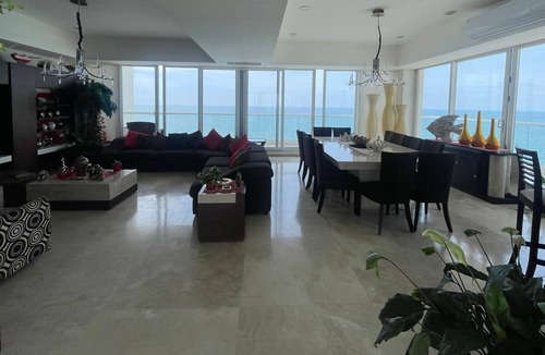 Alvarado Apartment | Luxury PH in front of the Sea