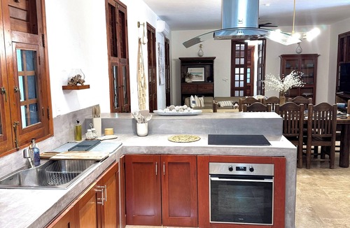 Playacar Fase I House | Luxury Playacar Villa - Walk lto Beach & 5th Ave - Private Pool - sleeps 14