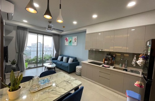 District 7 Apartment | Luxury River Panorama View for 5 - Rooftop Infinity Pool + Sauna Near Q1 + SECC