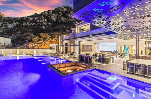 Pedregal Villa | Luxury VIP Mansion Bartender, Chef, Maid included