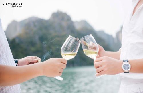 Ha Long Boat Rental | Luxury Yacht Ha Long Bay - Managed by Vietyacht Club