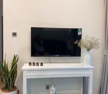 Ngoc Khanh Apartment | Lynn Housing Vinhomes Metropolis 2BR LuxuryService near Lotte