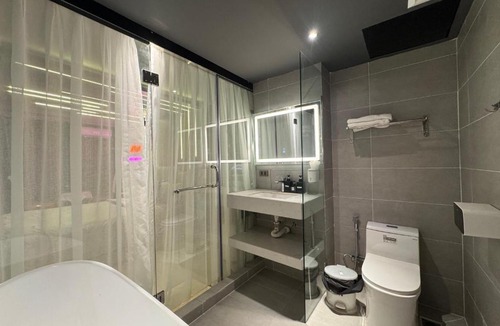 District 4 Hotel | M&H Cinema