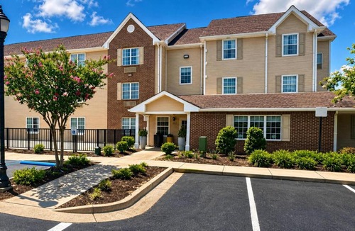 Mobile Hotel | MainStay Suites