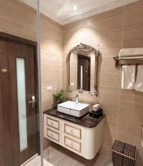 Van Mieu Hotel | Mango Hotel - Ha Noi Railway station