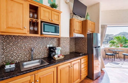 Cabo San Lucas Condo | Marina Cabo Plaza Resort - Large Studio on Marina