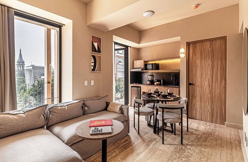 Zona Rosa Apartment | Marsella, A Kukun Edition