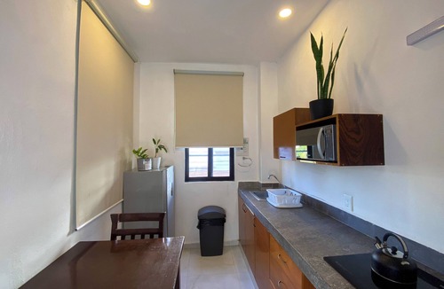 Downtown Hostel | Maui Hostel - Adults Only