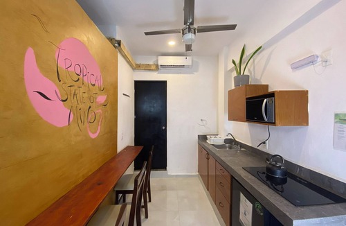 Downtown Hostel | Maui Hostel - Adults Only