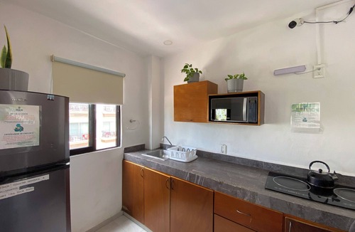 Downtown Hostel | Maui Hostel - Adults Only