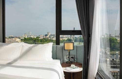 Hang Bac Hotel | May De Ville Lakeside Hotel