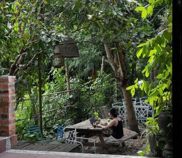 Huong Thuy Hotel | mehome Hidden Garden Homestay