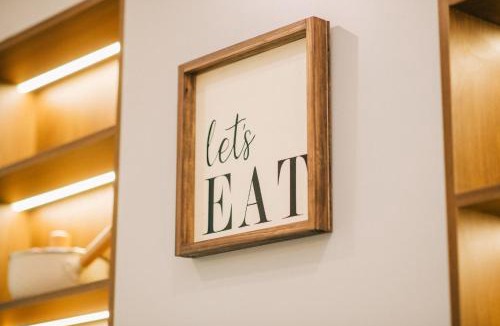 Dong Da Apartment | MiaCasaHanoi Homestay- King Bed - Free laundry - Netflix & Rooftop Chill