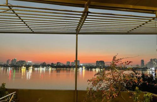 Quang An Apartment | Mind Room Rooftop Lakeview Retreat in West Lake