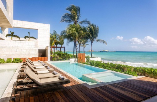 Centro Villa | Modern 7 bed, beachfront masterpiece close to town!