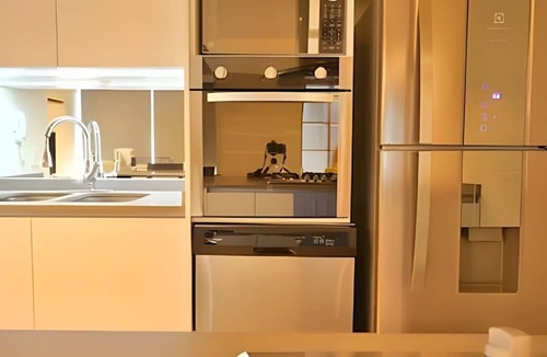 Financial District House | Modern apartment w/pool & hot tub